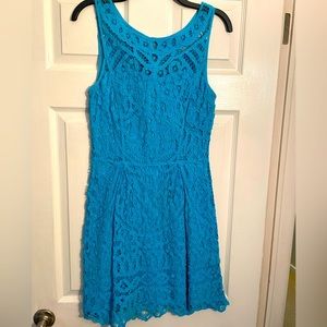 Lilly, size medium, lace
